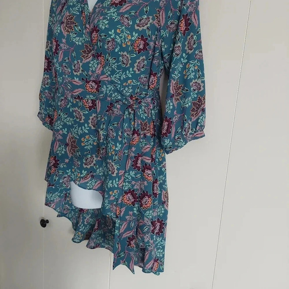 Torrid Georgette Blue Floral Tunic Top Blouse Whimsical Tropical Feminine M/L - Picture 8 of 10